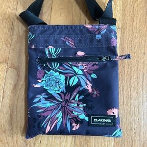 Dakine cross body mini bag floral navy blue